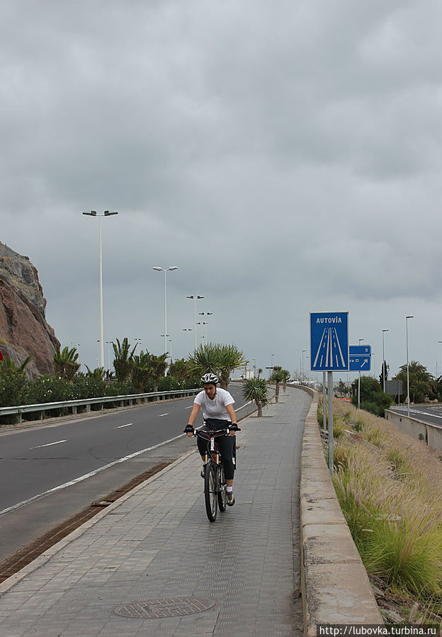 Двухчасовая прогулка до знаменитого Playa de las Teresitas. Сан-Андрес, остров Тенерифе, Испания Двухчасовая прогулка до знаменитого Playa de las Teresitas. Сан-Андрес, остров Тенерифе, Испания