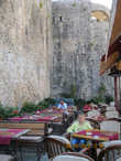 Ресторан Моцарт у крепостной стены Старого города.