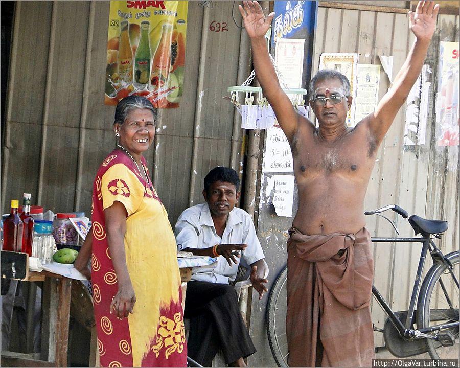 Вот такие они, мужчины Тринкомали, открытые и  камень за пазухой не держат... Тринкомали, Шри-Ланка