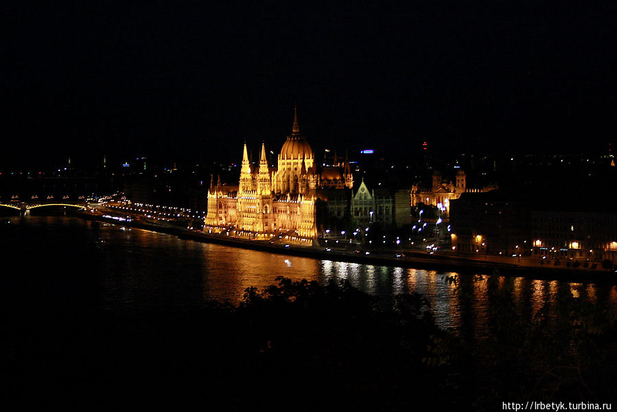 Иллюминация на набережной Дуная Будапешт, Венгрия