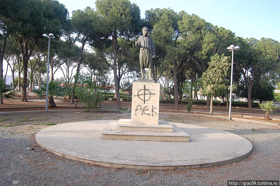 Памятник Павлосу Лиасидису Ларнака, Кипр