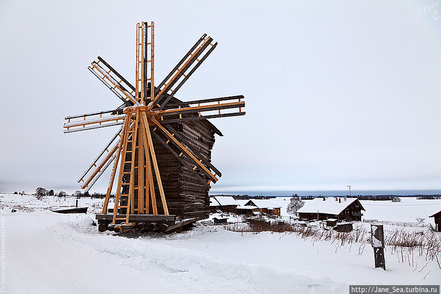 Ветряная мельница из деревни Вороний Остров Кижи, Россия