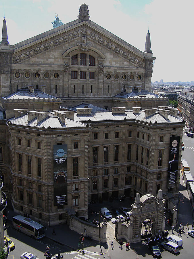 Ну и собственно виды с 7-го этажа магазинов. 
Опера Гарнье...ее видно лучше всего, потому что она расположена напротив Лафайет. Париж, Франция