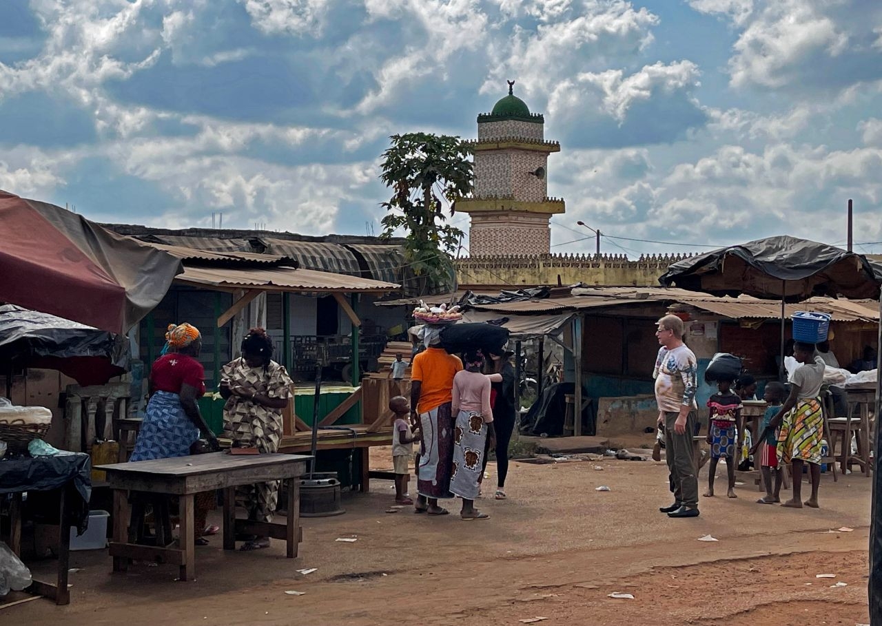 Местный рынок Нзиануан, Кот-д'Ивуар