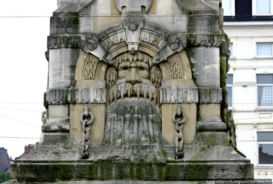 Памятник Свободная Шельда, установленный в 1873 г. в Антверпене в честь отмены в 1863 году нидерландских пошлин на передвижение судов по реке Шельде и доступ к морю. Антверпен, Бельгия