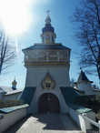 Свято-Успенский Псково-Печерский монастырь — один из самых крупных и известных в России мужских монастырей с многовековой историей.