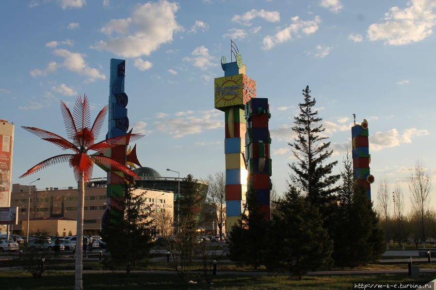 Прогулка вокруг Чупа-Чупса. Это башня Байтерек Астана, Казахстан