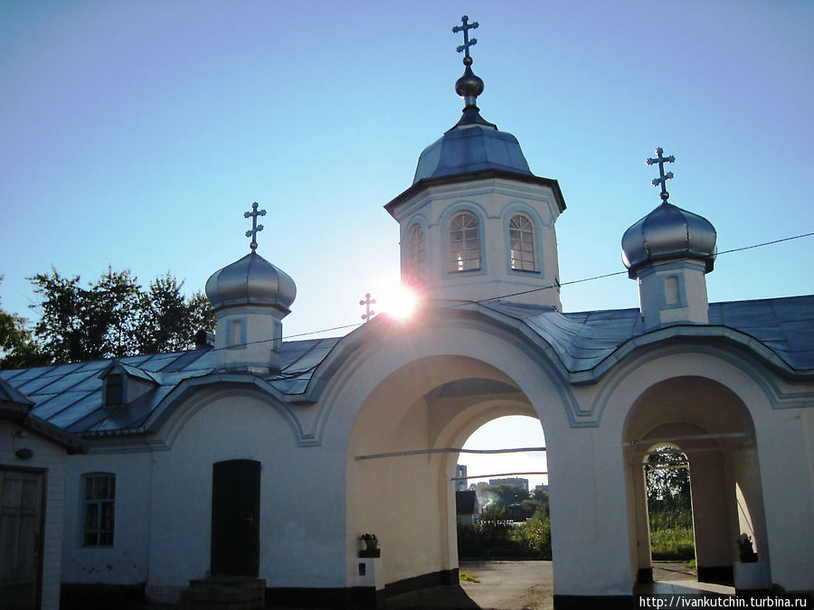 Монастырские ворота Коряжма, Россия