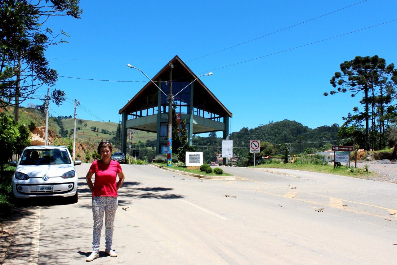 Въезд в Гонсалвис (1300 м) Гонсалвис, Бразилия