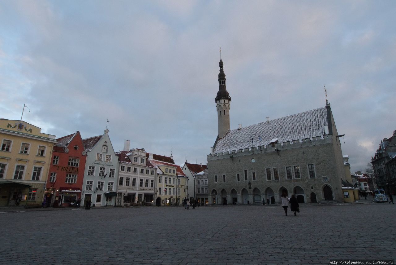 Ратушная площадь и собственно Ратуша Таллин, Эстония