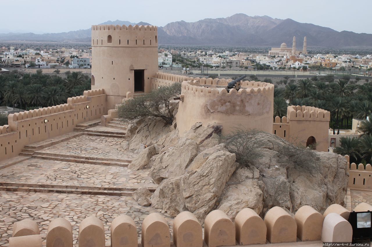 Мощная крепость Нахаль. Возможность примерить и попробовать Оман Мощная крепость Нахаль. Возможность примерить и попробовать Оман