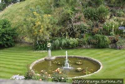 Укромный сад с фонтаном и часами около Круглой Башни в Виндзоре. Фото из интернета Виндзор, Великобритания