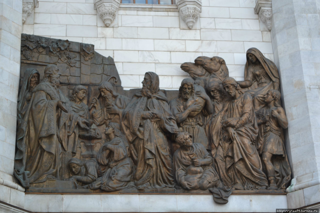 Храм Христа Спасителя. Горельефы на южном фасаде Москва, Россия