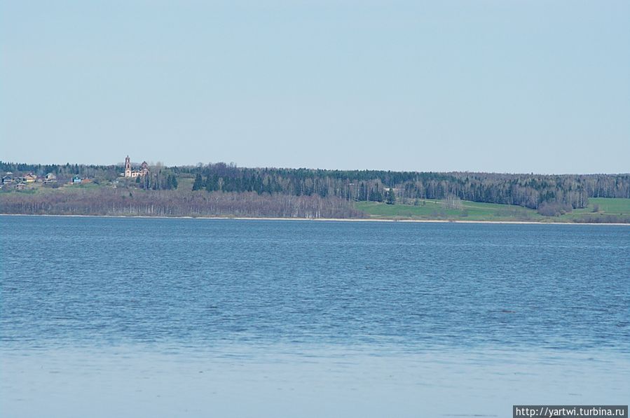 Северный берег Галичского озера (вид от церкви Василия Великого). Галич, Россия