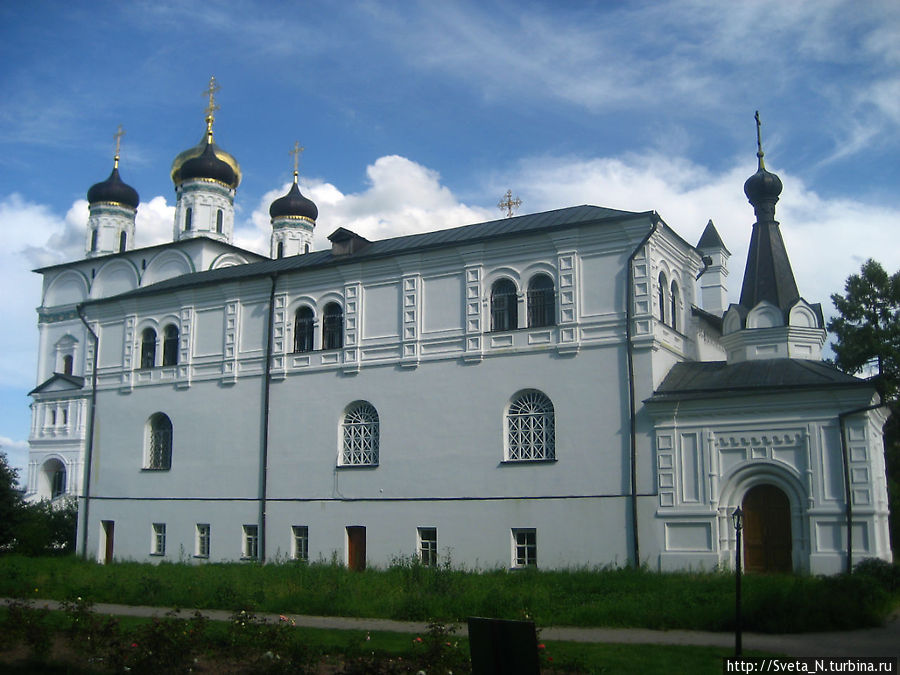 Трапезная палата с храмом Богоявления Теряево, Россия