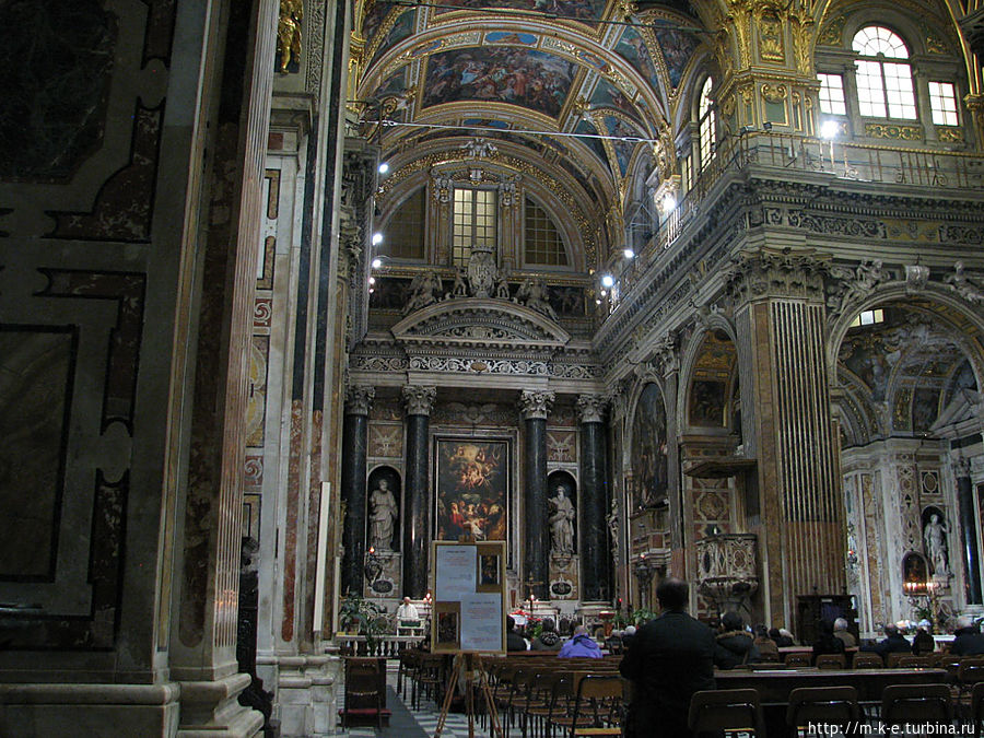 Главный алтарь церкви Генуя, Италия