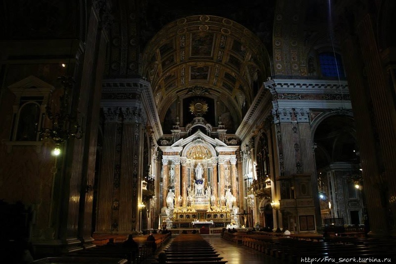 Неаполь.Церкви. Неаполь, Италия
