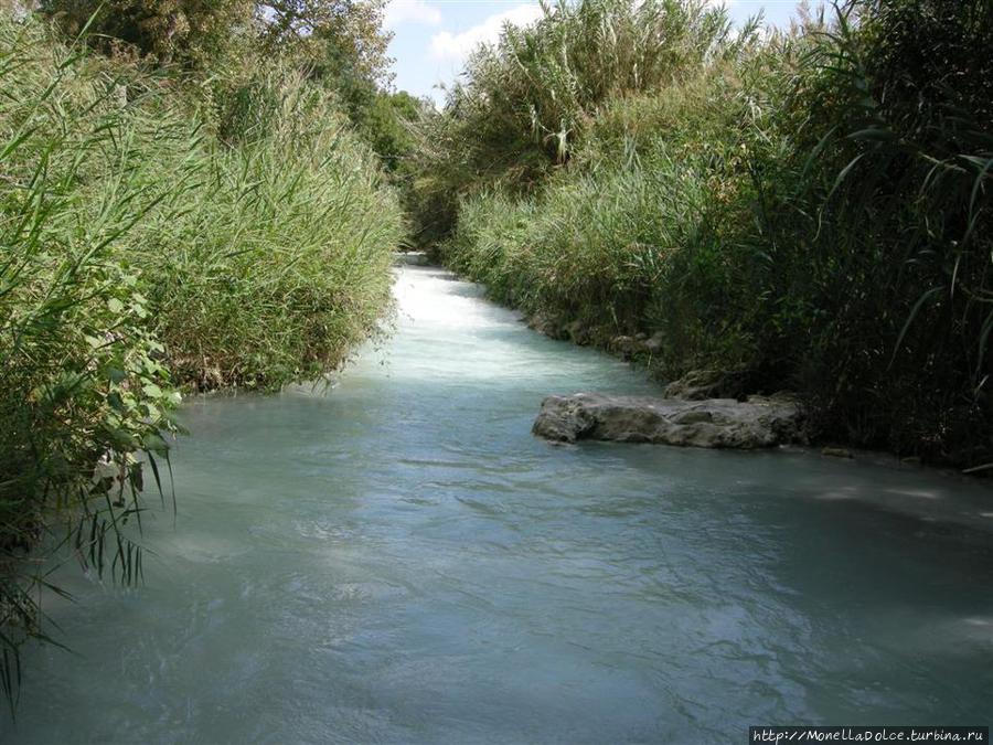 Cascate del Mulino: бассейны и водопад термальной воды Сатурния, Италия