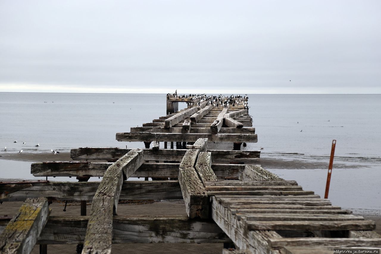 Набережная города, Магелланов пролив Пунта-Аренас, Чили Набережная города, Магелланов пролив Пунта-Аренас, Чили