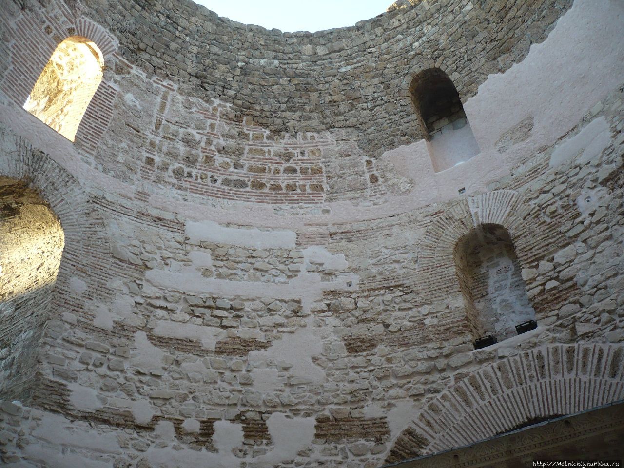 Перистиль дворца императора Диоклетиана Сплит, Хорватия