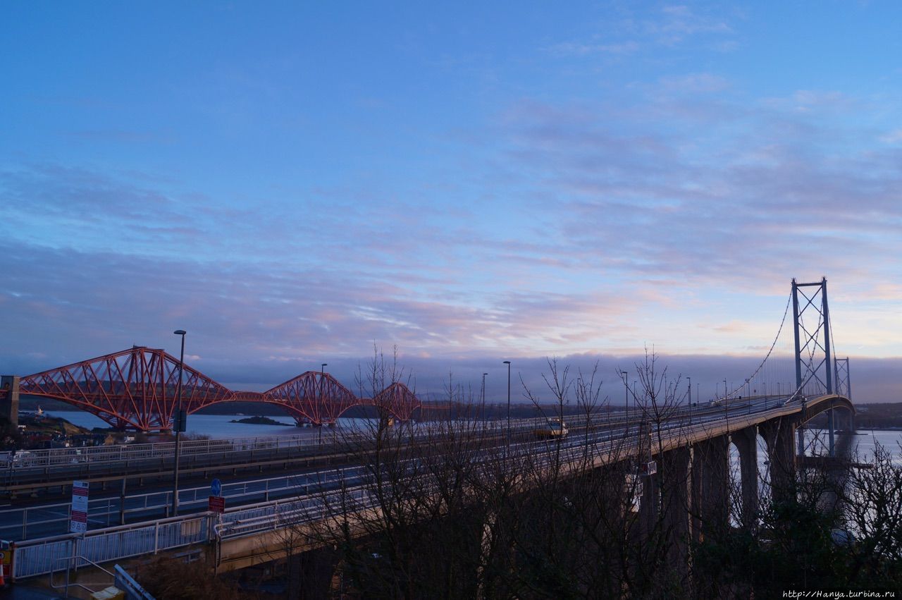 Два моста Эдинбурга — железнодорожный Форт-Бридж и автодорожный Forth Road Bridge. Фото из интернета Эдинбург, Великобритания