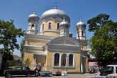 Свято-Николаевская церковь — единственная православная церковь в городе, построенная в 1902 году на месте деревянного храма. Кроме нее в Вилково есть еще две старообрядческие церкви.