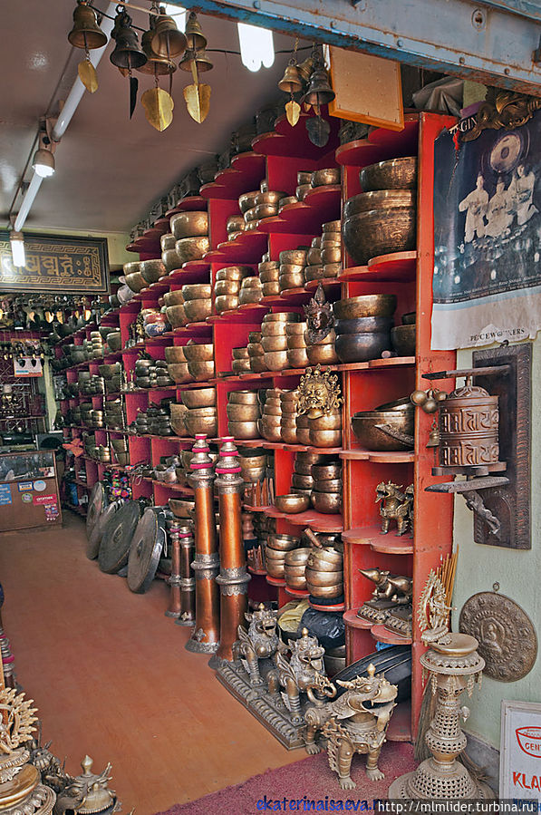 Сувенирная лавка в Катманду Сувенирная лавка в Катманду