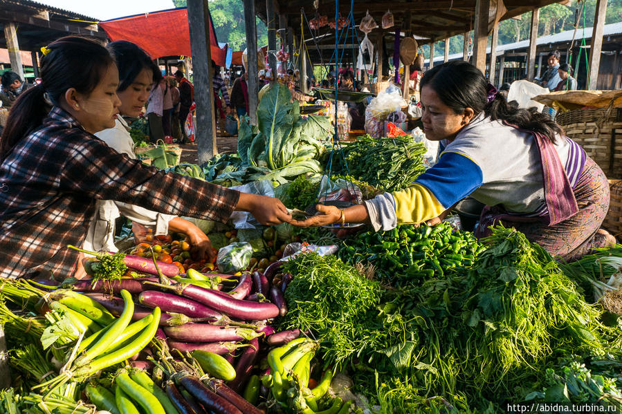 Рынок на озере Инле. День 2 Озеро Инле, Мьянма Рынок на озере Инле. День 2 Озеро Инле, Мьянма