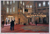 Мечеть Эйюба. Молящиеся мусульмане.
На протяжении веков входит в число наиболее почитаемых мусульманами святых мест Стамбула.