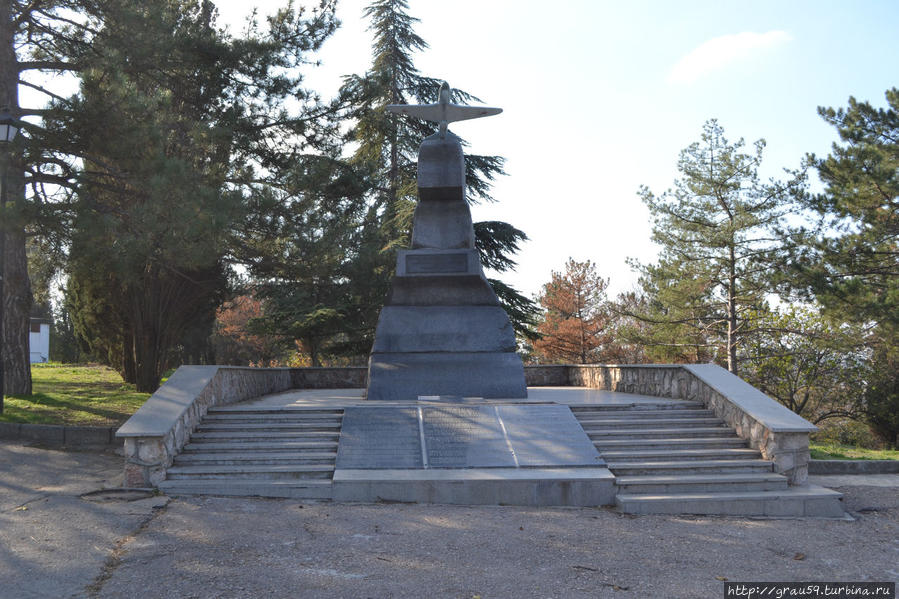 Памятник лётчикам Восьмой воздушной армии