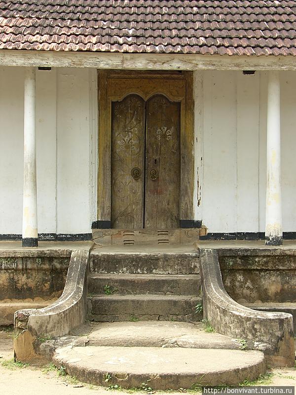 Вход в малый храм Канди, Шри-Ланка
