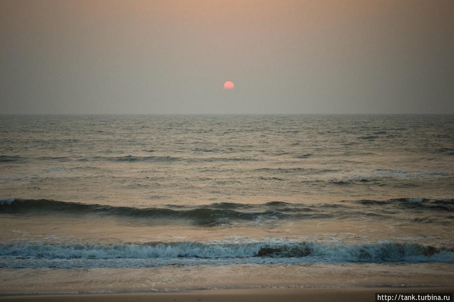 А солнце тем временем, нырнуло в океан... Штат Гоа, Индия