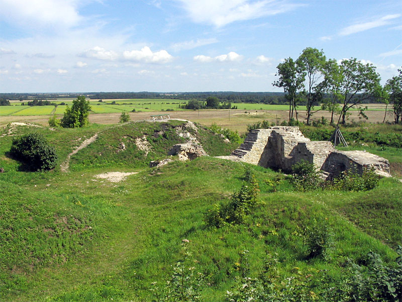 Развалины епископского замка Лихула, Эстония