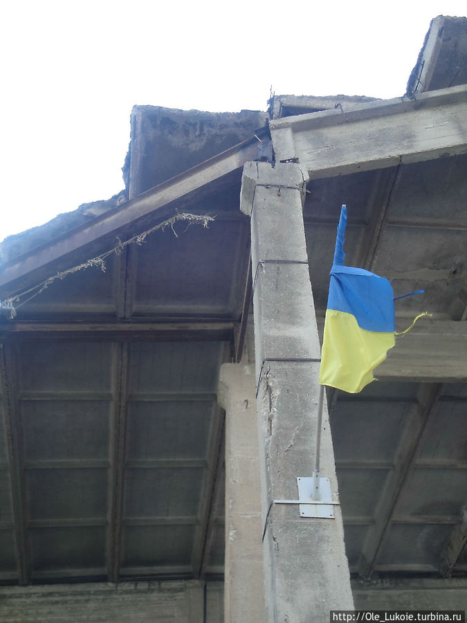 По государственному флагу  можно судить об организации работы музея ( Севастополь, Россия