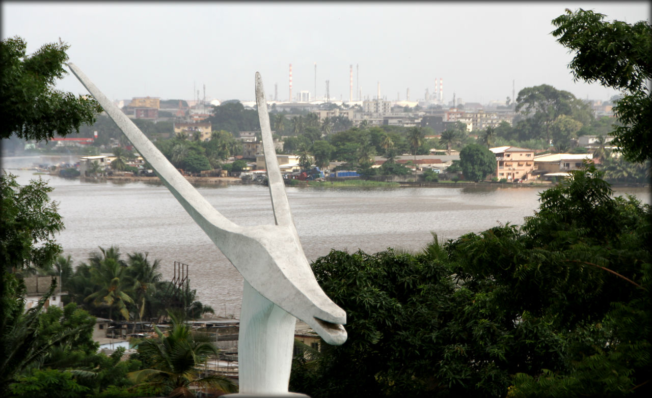 «Срезанные листья» или третий франкоязычный город в мире Абиджан, Кот-д'Ивуар
