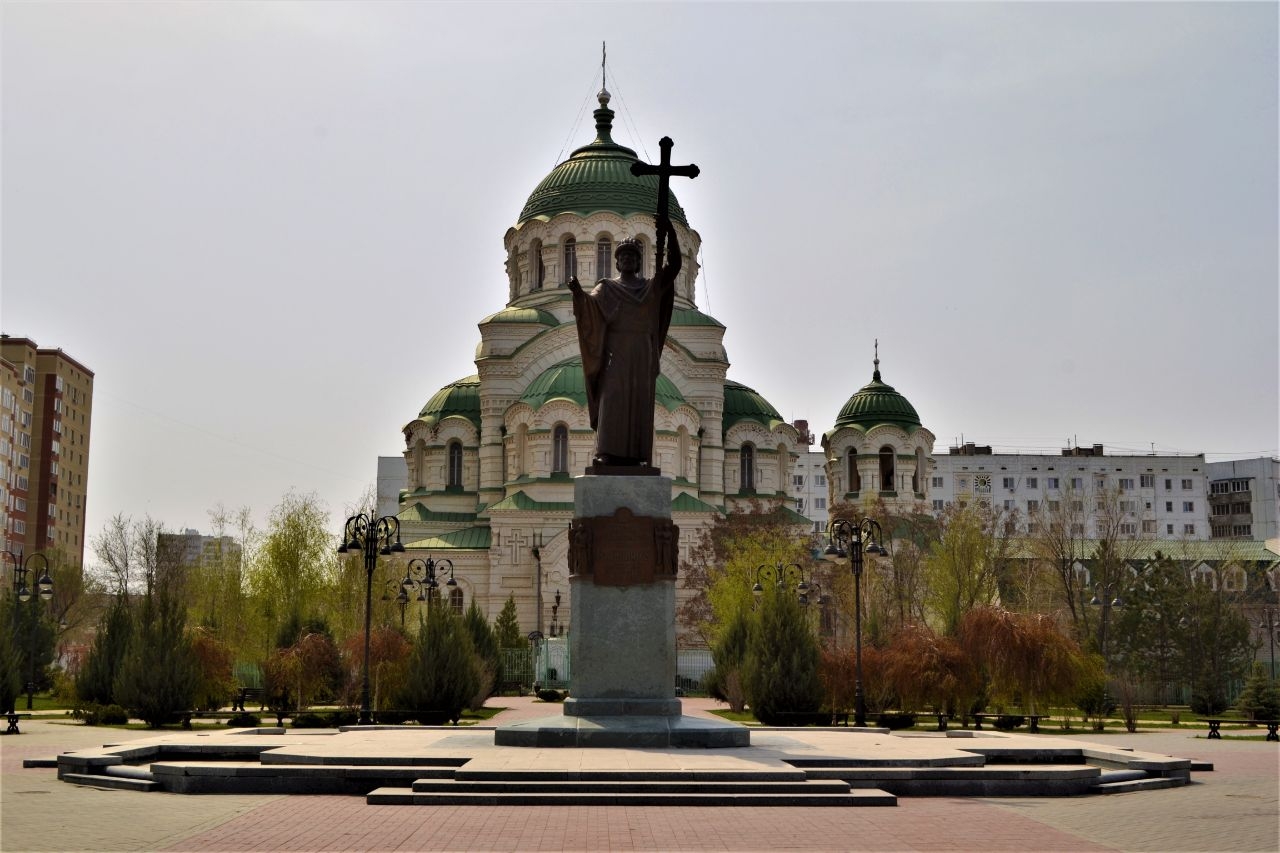 Памятник крестителю Руси