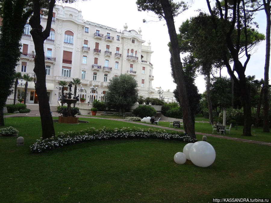 По следам Федерико Филлини. Гранд отель Римини Римини, Италия По следам Федерико Филлини. Гранд отель Римини Римини, Италия