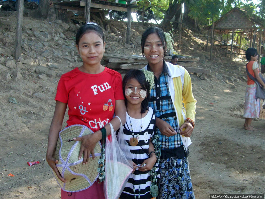 Обратите внимание на роспись щек Мьянма Обратите внимание на роспись щек Мьянма
