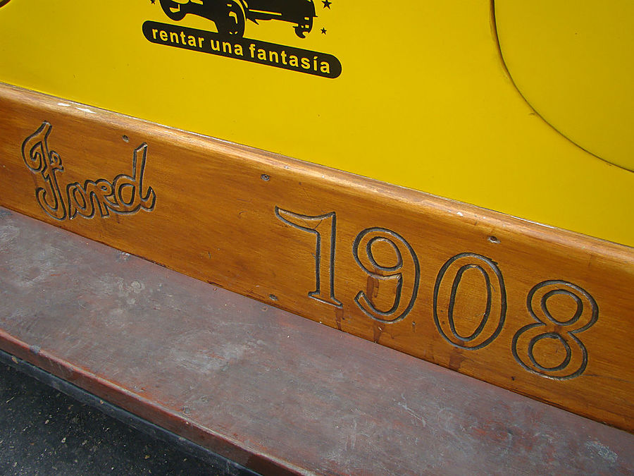 Ретро-автомобили острова Свободы Гавана, Куба Ретро-автомобили острова Свободы Гавана, Куба