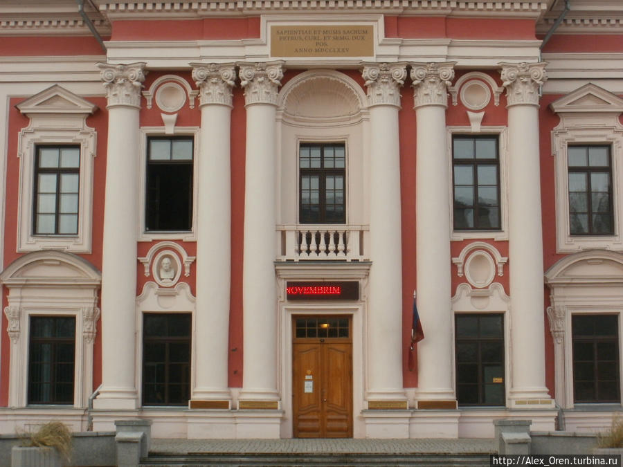 Позже в здании расположилась и обсерватория (ныне в здании городской музей, названный именем елгавского уроженца, художника Гедерта Элиаса). Елгава, Латвия