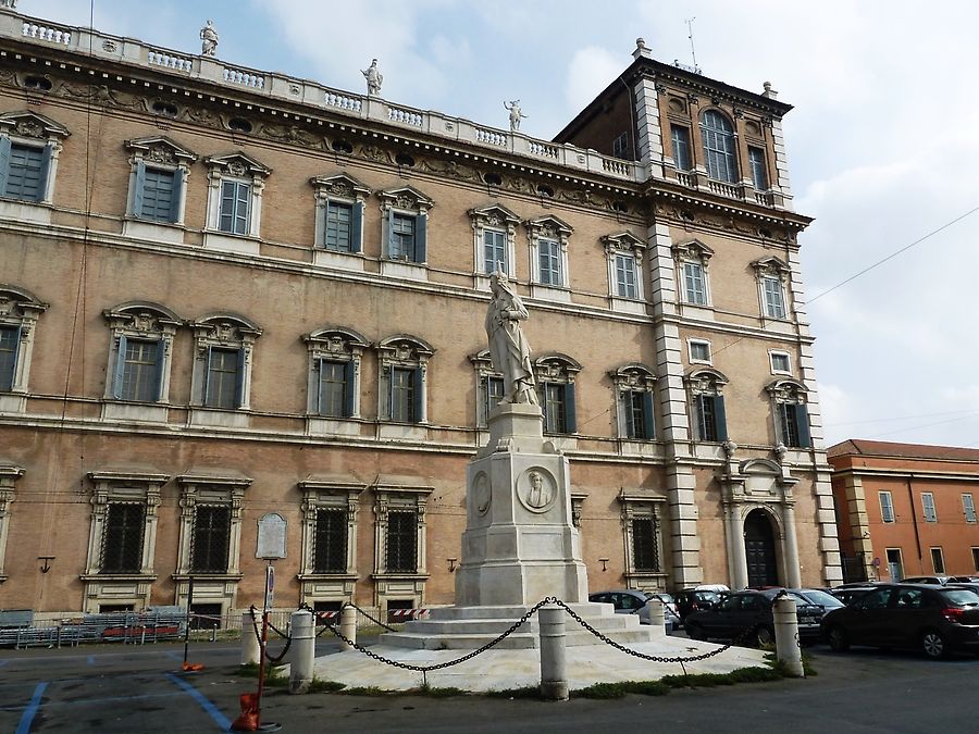 Monumento a Ciro Menotti Модена, Италия
