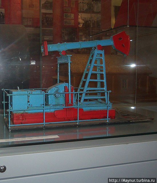 Установка для добычи нефти на суше. Установка для добычи нефти на суше.