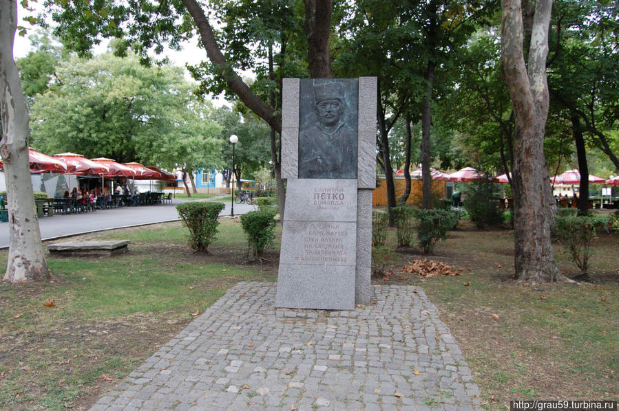 Памятник капитану Петко войводе Бургас, Болгария