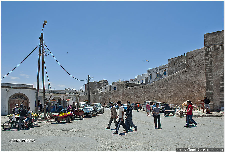 Стены медины...
* Эссуэйра, Марокко