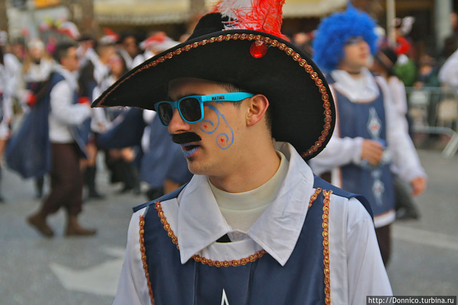 взрослые мушкетеры отличались большим разнообразием цвета губной помады Плайя-д-Аро, Испания