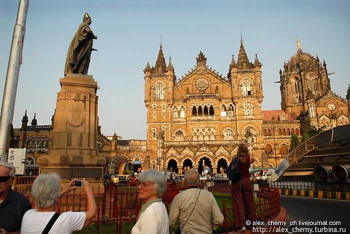 Вокзал Виктория а сейчас Хатрапати Шиваджи, правда Английская архитектура викторианский стиль? Мумбаи, Индия