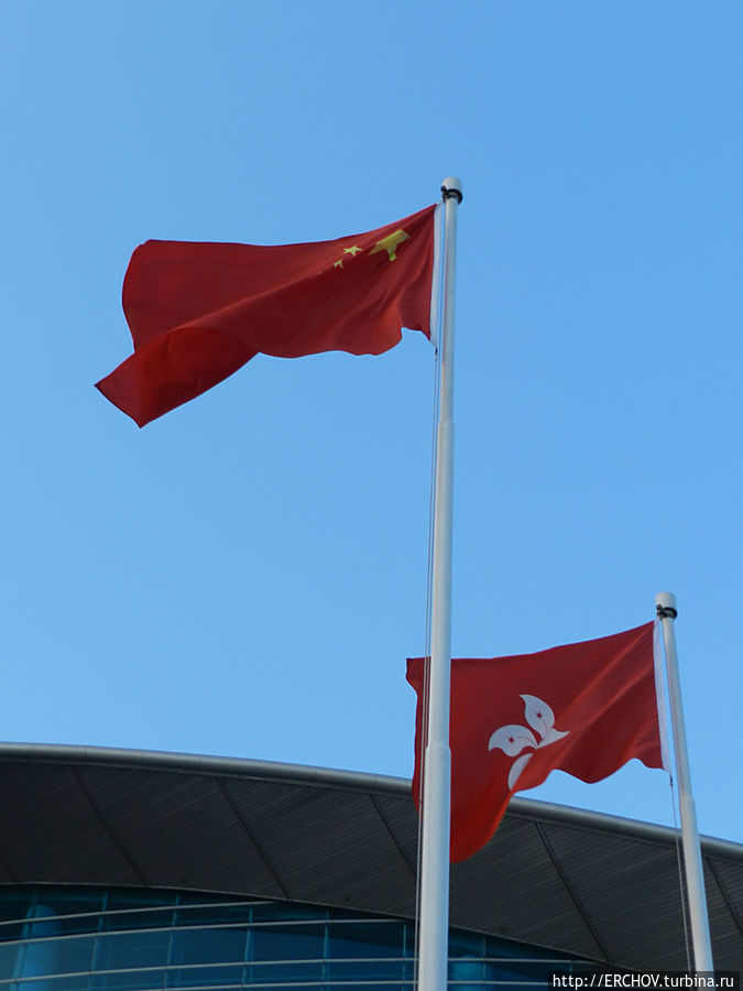 Церемония поднятия государственного флага Гонконг