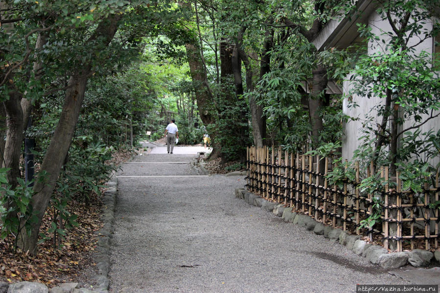 Небольшой парк вокруг Святилища Нагоя, Япония