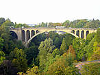 Мост Адольфа, построен в начале ХХ века. Его длина составляет 153 метра, высота — 42 метра