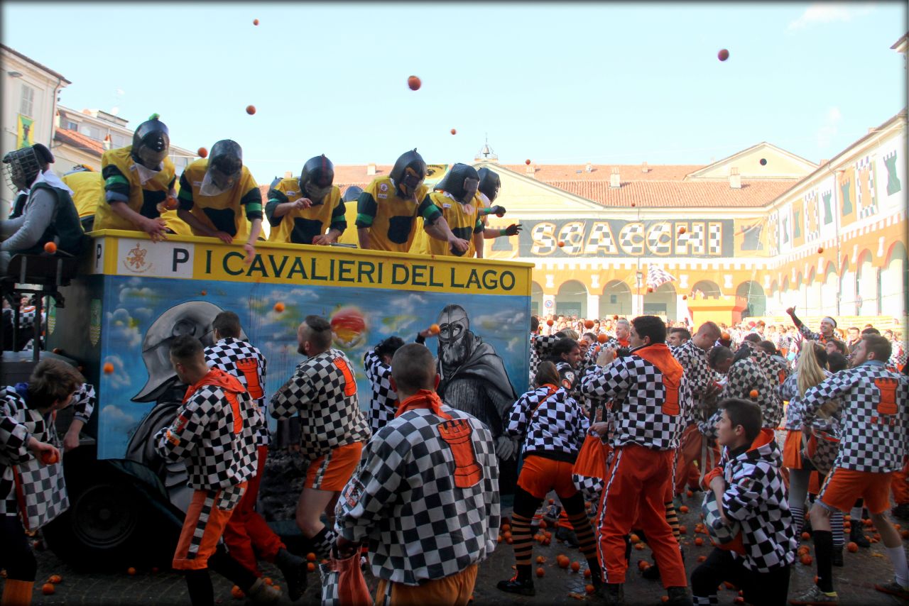 Карнавальная Италия — Апельсиновая баталия ч.1 Ивреа, Италия